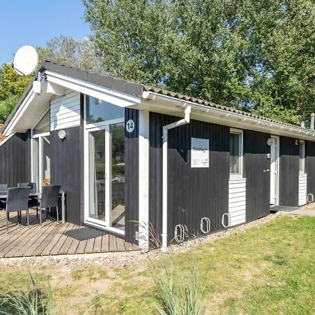 Strandhaus Freibeuterweg 14 * Priwall