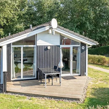 Semesterbostad Strandhaus Freibeuterweg 14 Priwall